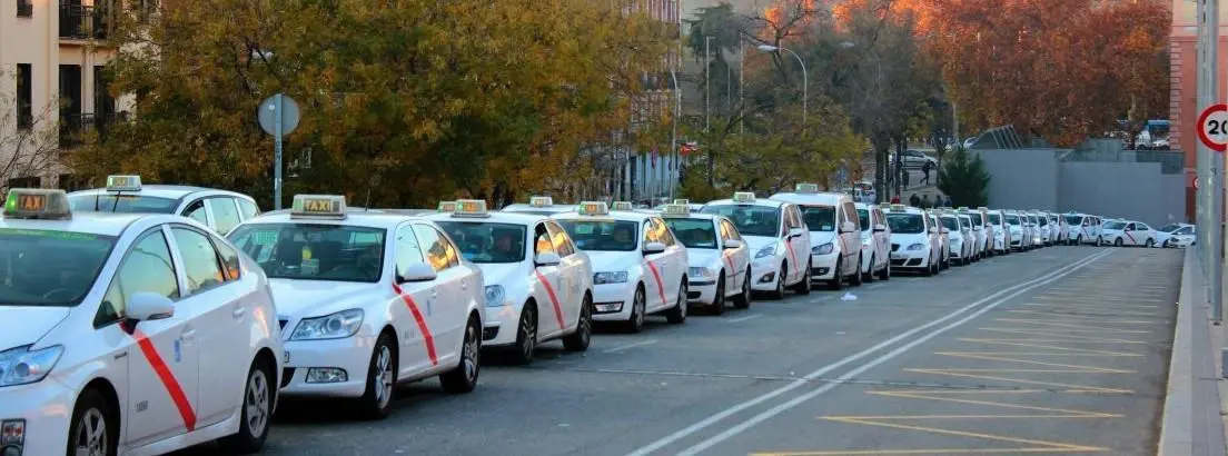 Para de taxi: la importancia de las paradas de taxis en las ciudades - Cómo se dice taxista en España para de taxi - Cómo se dice taxista en España