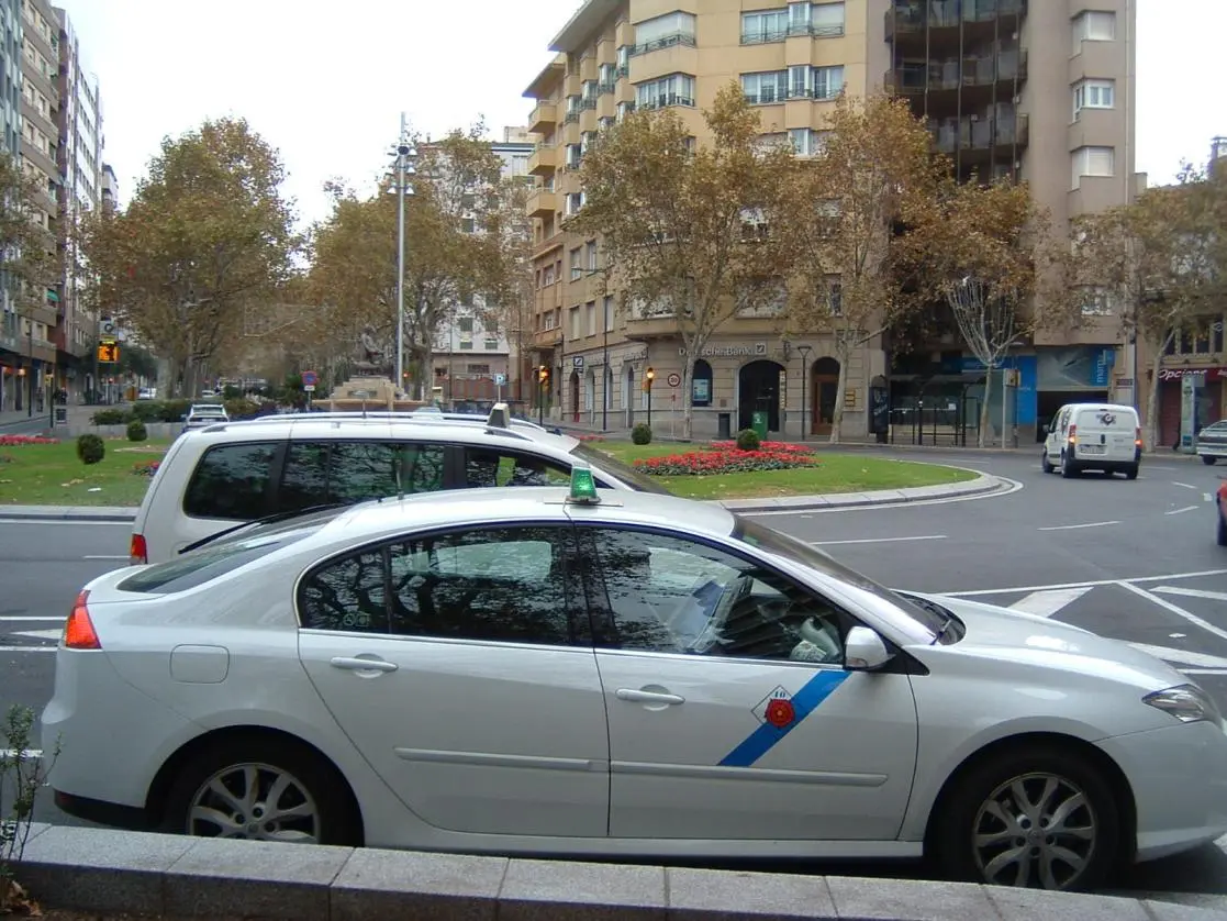 Taxi Reus: La mejor opción para moverte por la ciudad - Cuánto cuesta un taxi de Reus al aeropuerto de Barcelona taxi reus - Cuánto cuesta un taxi de Reus al aeropuerto de Barcelona