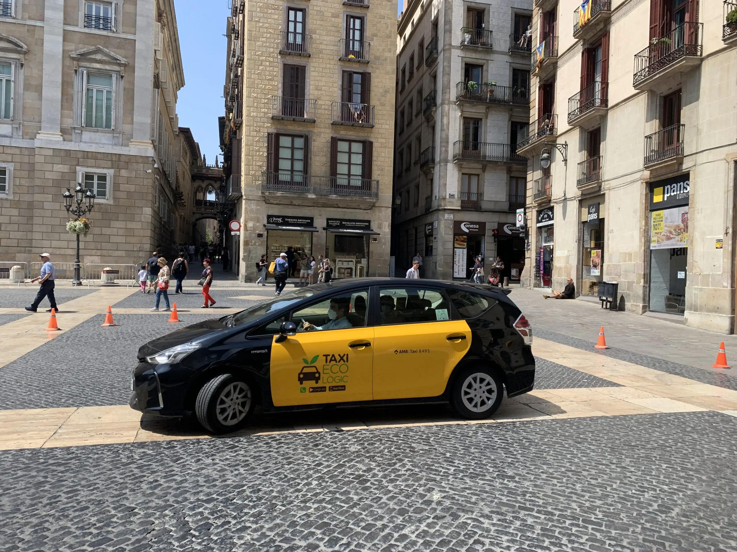 ¿Cómo pedir un taxi en Barcelona? - How do you hail a taxi in Barcelona how to order a taxi in barcelona - How do you hail a taxi in Barcelona
