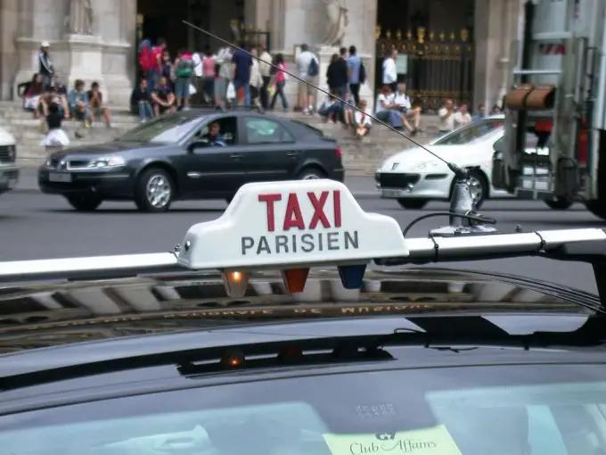 Llamando a un taxi en París - How do you signal a taxi in Paris calling taxi in paris - How do you signal a taxi in Paris
