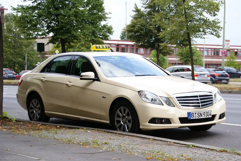 Mercedes Clase E Taxi: Un vehículo de lujo y confort para el transporte de pasajeros - Qué significa la Clase E de Mercedes mercedes clase e taxi - Qué significa la Clase E de Mercedes